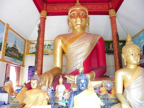 Buddha statue in hariphunchai temple lumphun city,thailand.
Photo: yuthapoom / yaymicro.com