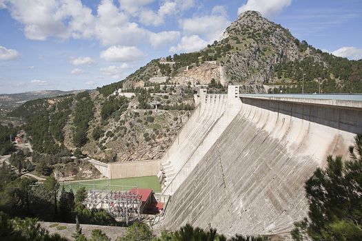 It was inaugurated on June 3, 1969, and belongs to the Guadalquivir hydrographic Confederation. The main tributary of the river Guadalquivir, the Genil, becomes Iznajar in the largest swamp in Andalusia.