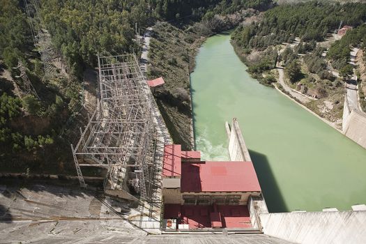 Central hydroelectric power plant of the dam of Iznajar, It was inaugurated on June 3, 1969, and belongs to the Guadalquivir hydrographic Confederation. The main tributary of the river Guadalquivir, the Genil, becomes Iznajar in the largest swamp in Andalusia.