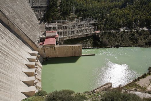 Central hydroelectric power plant of the dam of Iznajar, It was inaugurated on June 3, 1969, and belongs to the Guadalquivir hydrographic Confederation. The main tributary of the river Guadalquivir, the Genil, becomes Iznajar in the largest swamp in Andalusia.