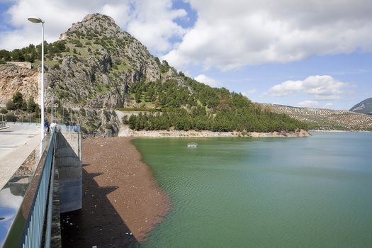 It was inaugurated on June 3, 1969, and belongs to the Guadalquivir hydrographic Confederation. The main tributary of the river Guadalquivir, the Genil, becomes Iznajar in the largest swamp in Andalusia.