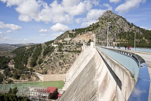 It was inaugurated on June 3, 1969, and belongs to the Guadalquivir hydrographic Confederation. The main tributary of the river Guadalquivir, the Genil, becomes Iznajar in the largest swamp in Andalusia.