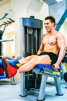 bodybuilder doing exercises on Leg