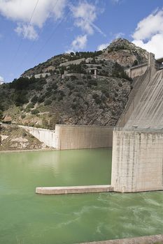 It was inaugurated on June 3, 1969, and belongs to the Guadalquivir hydrographic Confederation. The main tributary of the river Guadalquivir, the Genil, becomes Iznajar in the largest swamp in Andalusia.