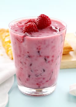 Refreshing raspberry smoothie made with milk and frsh raspberries.