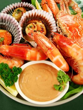 Fresh seafood platter of cooked shrimps, sand crab and pan fried scallops with coriander with Thousand Island Dressing.