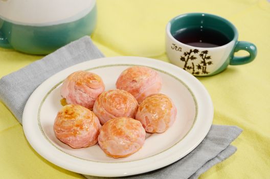 Moon cake with tea 