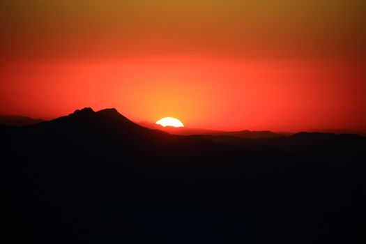 Sunrise view from nemrut mountain with silhuettes