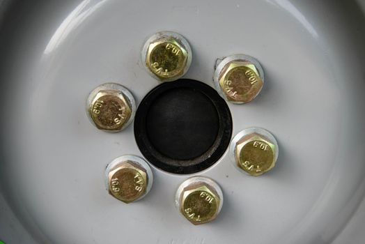 The metal wheel and six bolt.Tighten wheel bolts.Background