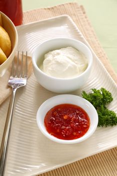 Sweet chilli sauce and sour cream as dipping condiments.
