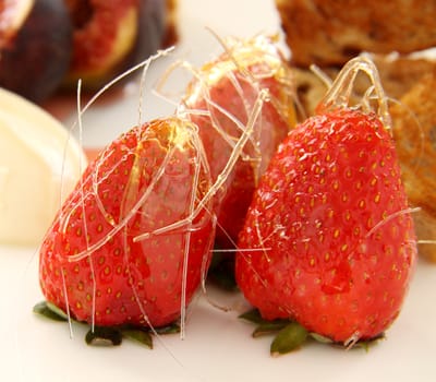 Delicious sticky glazed strawberries with chards of toffee.