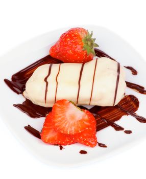 Arrangement of White Chocolate Eclair with Chocolate Sauce and Sliced Strawberry on White Plate closeup on white background