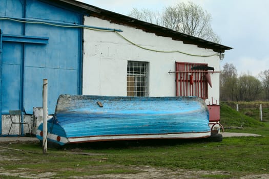 A boat near the absolete boat station