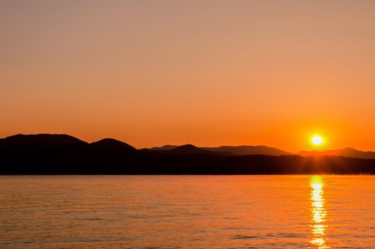 sunrise at Lake Jocassee   Upstate South Carolina Mountains