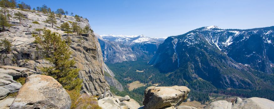 Yosemite Valley as seen from the trail to the top of the Yosemite Falls.