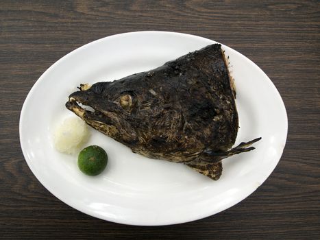 Grilled and salted salmon head japanese style