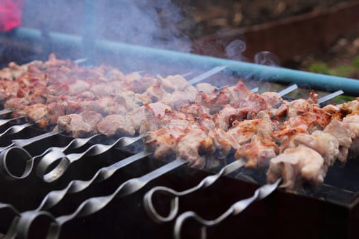 frying grilled pieces of meat during the rest