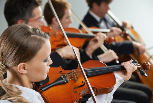 Cellist and violinist playing at the concert