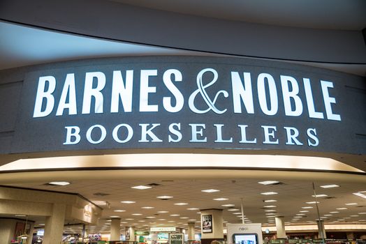 MINNEAPOLIS,MN - SEPTEMBER 26: Barnes and Noble in Mall of America, in Minneapolis, MN, on September 26, 2013. 