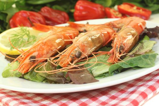 prawns on salad with lemon and dill