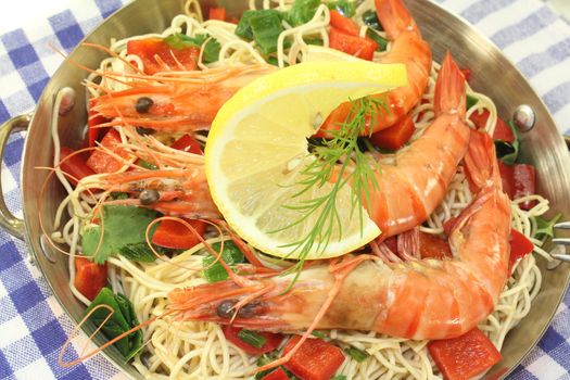 Prawns with Mie noodles, lemon, dill and coriander