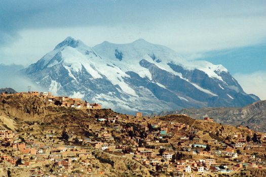 The city of La Paz in Bolivia and the Illimani mountain in the background.