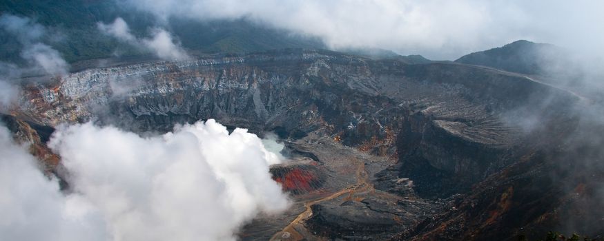 The main crater of the Po��s Volcano in Costa Rica.