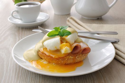  Breakfast of boiled eggs (poached) with ham on a bun with mustard sauce