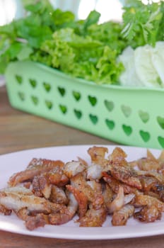 slice grilled pork  served with fresh vegetable on pink dish