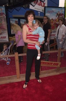 Janine Turner and daughter Juliette at the premiere of Dreamwork's CHICKEN RUN in Hollywood, 06-17-00