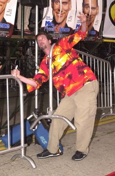 Tom Green at the premiere of 20th Century Fox's "ME, MYSELF AND IRENE" in Westwood, 06-15-00