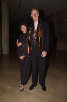 James Cromwell and wife Julie Cobb at the 2000 Vision Awards, held to raise funds to fight eye diseases. Beverly Hills, 06-17-00