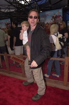 Tim Roth and son at the premiere of Dreamwork's CHICKEN RUN in Hollywood, 06-17-00