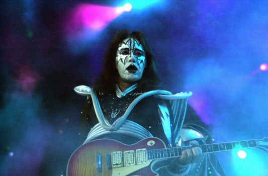 Ace Frehley of KISS at the Anaheim Pond, 03-18-00, on the Farewell Tour.