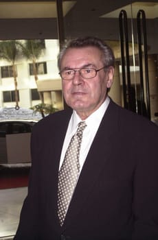 Milos Foreman at the 52nd Annual Writers Guild Awards, Beverly Hills, 03-05-00