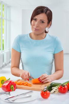 beautiful woman cutting carrot