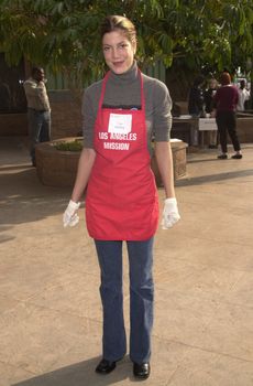 Tori Spelling at the Los Angeles Mission's annual Thanksgiving Meal hand-out in Downtown Los Angeles, 11-22-00