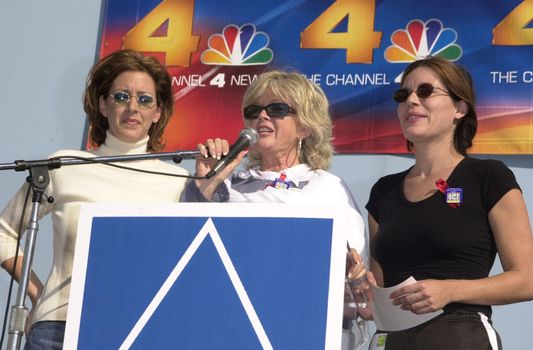 Joely Fisher, Connie Stevens, Trisha Lee Fisher at the 2000 AIDS Walk L.A., Paramount Studios, Hollywood, 10-14-00