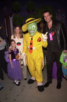David James Elliot and family at the 2000 Dream Haloween bash to benefit the Children Affected by AIDS Foundation, Santa Monica, 10-28-00