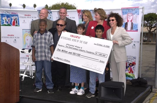 Danny Devito and Reah Pearlman at the Isuzi Afterschool Hero of the Year announcement, Santa Monica, 10-10-00