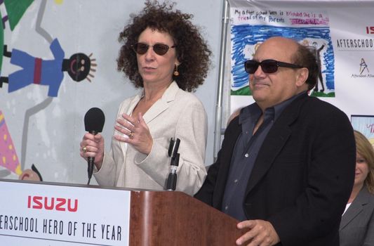 Danny Devito and Reah Pearlman at the Isuzi Afterschool Hero of the Year announcement, Santa Monica, 10-10-00