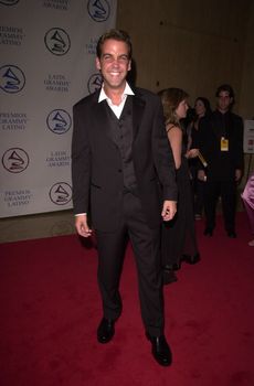 Carlos Ponce at the Latin Academy of Recording Arts and Sciences pre-Latin Grammy gala in Beverly Hills, 09-11-00