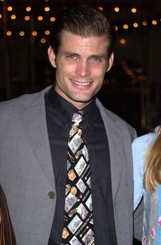 Casper Van Dien at the Miracle Tour 2000 fundraiser benefitting homeless and at-risk children of Yugoslavia. Santa Monica 09-27-00
