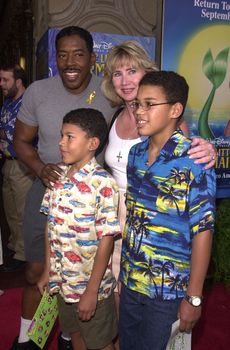 Ernie Hudson and family at the premiere of Disney's "Little Mermaid 2" in Hollywood, 09-16-00