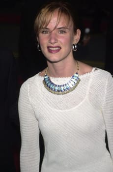 Juliette Lewis at the premiere of Warner Brother's "BATTLEFIELD EARTH" in Hollywood, 05-10-00