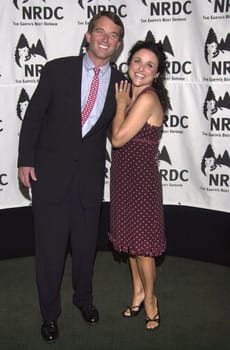 Robert Kennedy Jr. and Julia Louis Dreyfus at the Natural Resources Defense Council's "Earth To L.A." benefit held in Los Angeles, 05-31-00