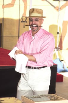 JOE PANTOLIANO at a paw-print ceremony for Warner Brother's "Cats & Dogs" at the Egyptian Theater, Hollywood, 06-20-01
