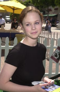 Thora Birch at the premiere of Warner Brother's "Cats & Dogs" at Mann's Village Theater, Westwood, 06-23-01