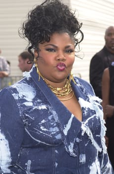 Mo'Nique at the 7th Annual Soul Train Lady of Soul Awards, Santa Monica Civic Auditorium, 08-28-01