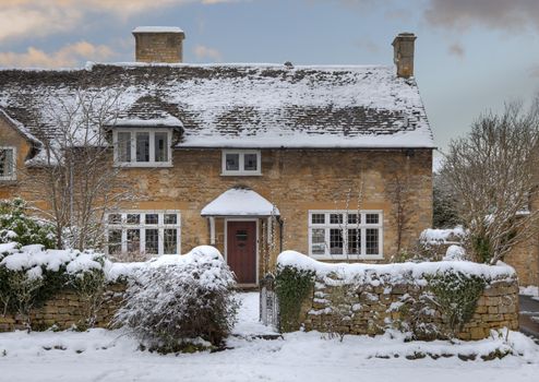 Cotswold cottages in snow, Broadway, Worcestershire, England.